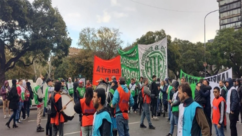 Los trabajadores de Radio Nacional reclaman aumento salarial por lo que perdieron en 2024 1 Radio Nacional reclaman aumento salarial