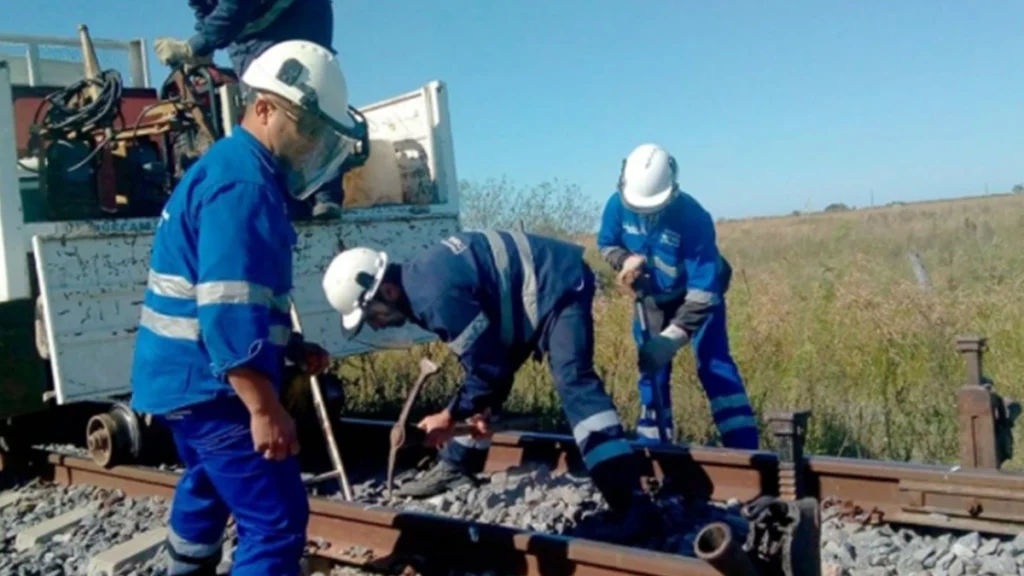 La Unión Ferroviaria destacó con un video el rol clave de los trabajadores en el mantenimiento del ferrocarril en las tareas de seguridad 1 Union Ferroviaria mantenimiento del ferrocarril seguridad
