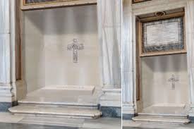 Cómo es la tumba del papa Francisco en Santa María la Mayor ¿lo suficientemente buena? 1 descarga 17