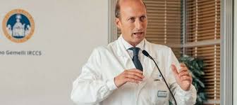 El médico del Papa Francisco describió sus últimos minutos: “Tenía los ojos abiertos pero no respondía, no había nada que hacer” 1 descarga 25