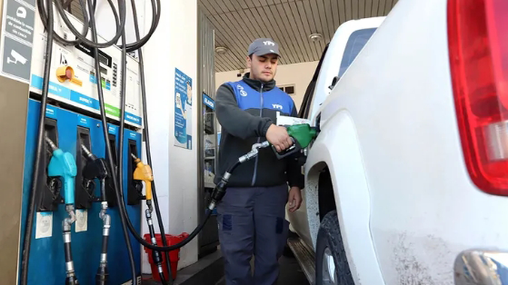 El autoservicio de combustibles ya llegó a Neuquén y Río Negro y desde el gremio advierten por los puestos de trabajo: «El usuario se convertirá en un trabajador no rentado» 1 se van a perder muchos puestos laborales en argentina SOESGyPE Marcelo Sidorkecich