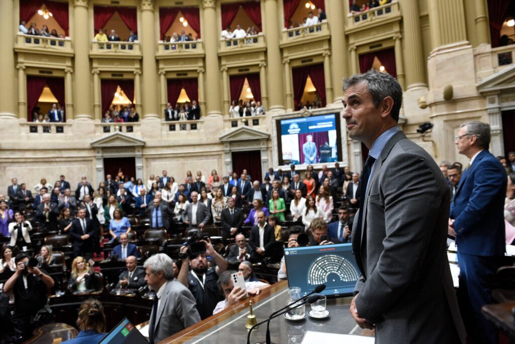 Diputados aprobó una suba de jubilaciones y un bono de $110.000 1 menempreparatoria1