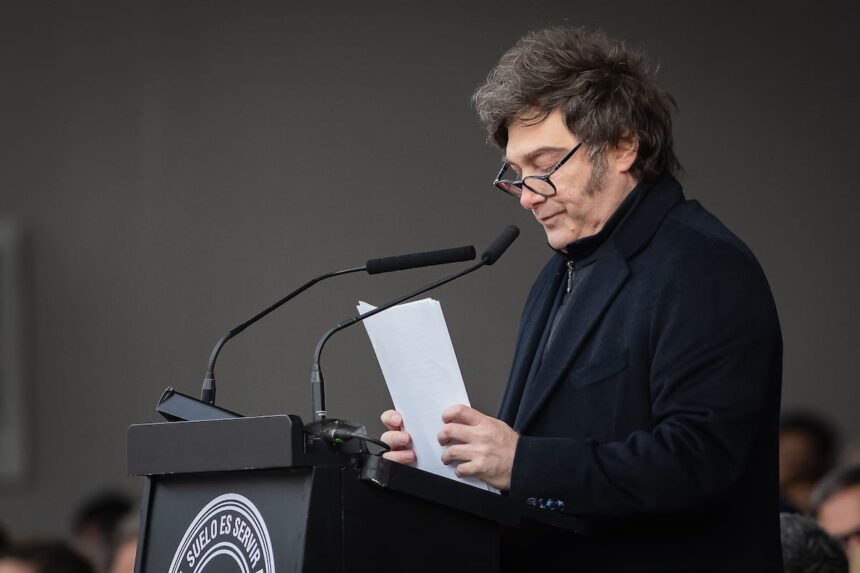 Javier Milei vinculó a Villarruel y a la oposición con la suba del dólar y dijo que la vicepresidenta “habilitó una corrida” 1 Javier Milei en vivo las ultimas medidas del Gobierno 860x573 1